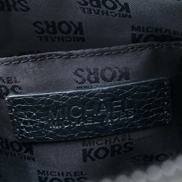 Vintage MICHAEL KORS BEDFORD ZIP CROSSBODY BAG 7 x 9 x 4 Like New Tan/Black - Picture 4 of 12